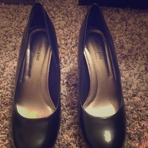 Black 3 inch pumps